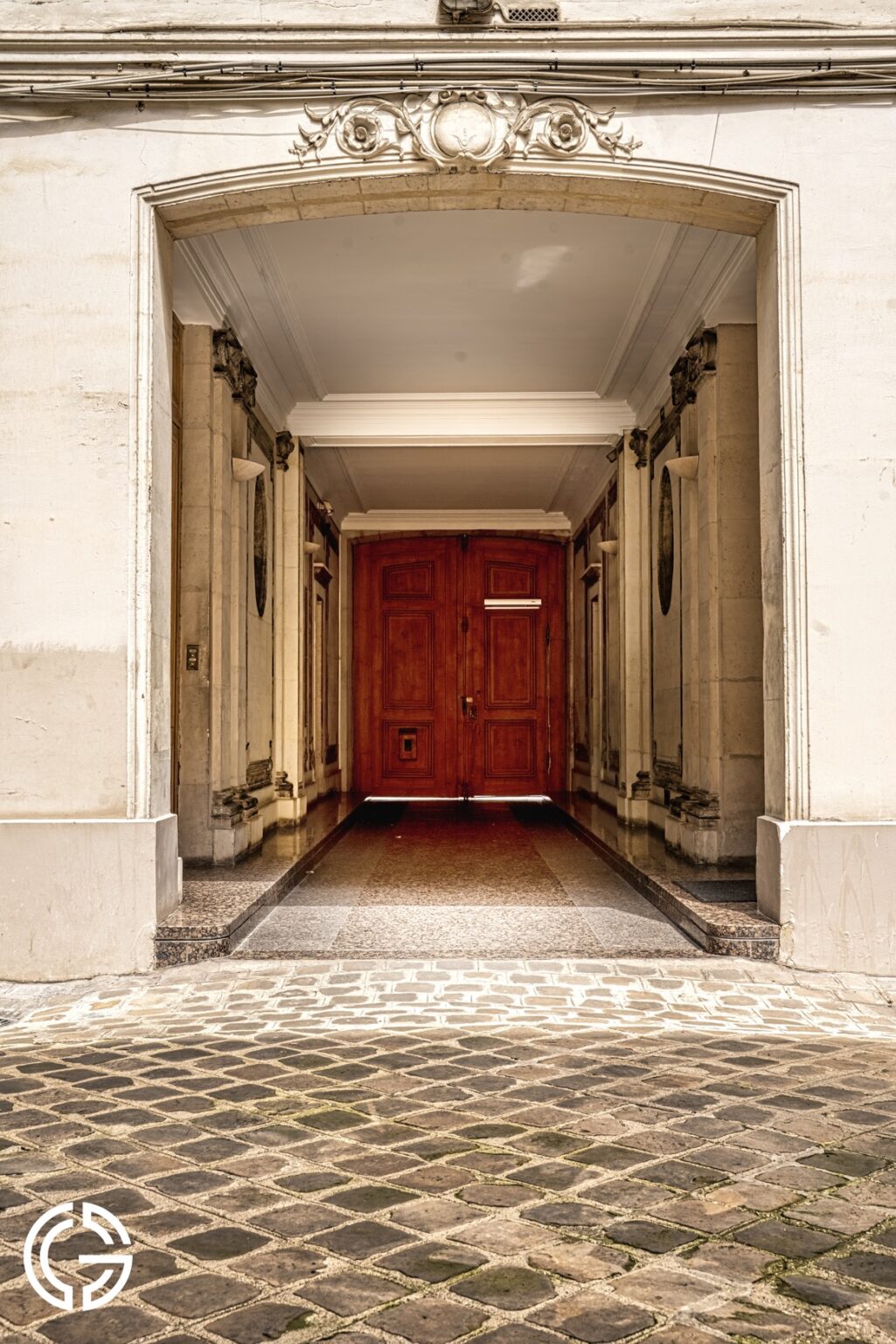 Intérieur mis en valeur pour une annonce immobilière.